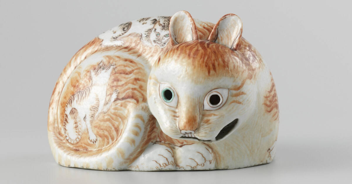 Porcelain figure of a curled-up ginger cat, painted with smaller cats on its body, in the Rijksmuseum collection.