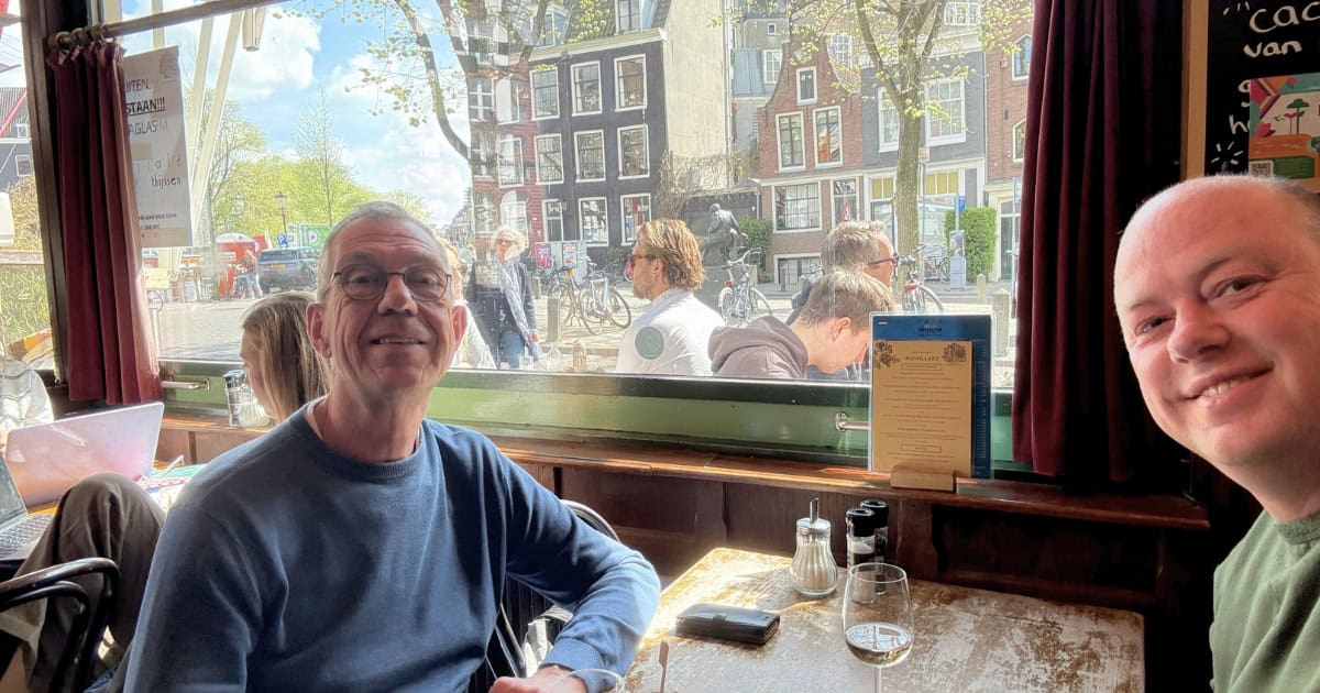 Gerrit and Herman sitting at a table at cafe Thijssen Amsterdam.