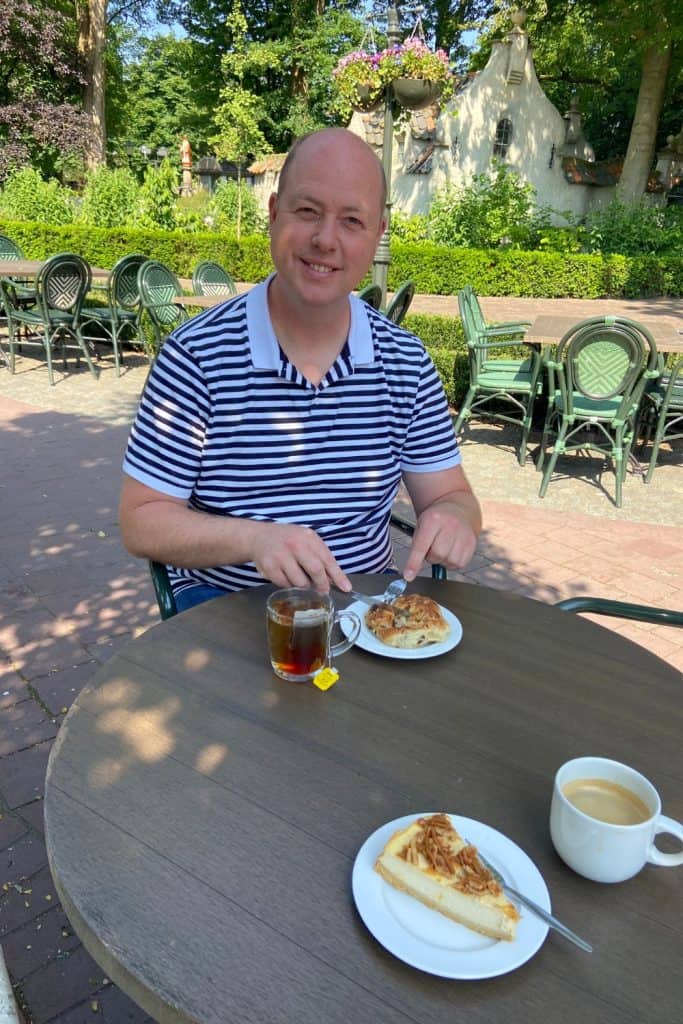 Gerrit having a coffee break at Efteling.