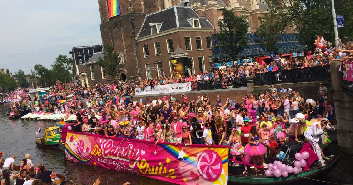 gay-pride-amsterdam-local-candy-cruise-boat Gay Mobil Canal Pride boat during Gay Pride Amsterdam.