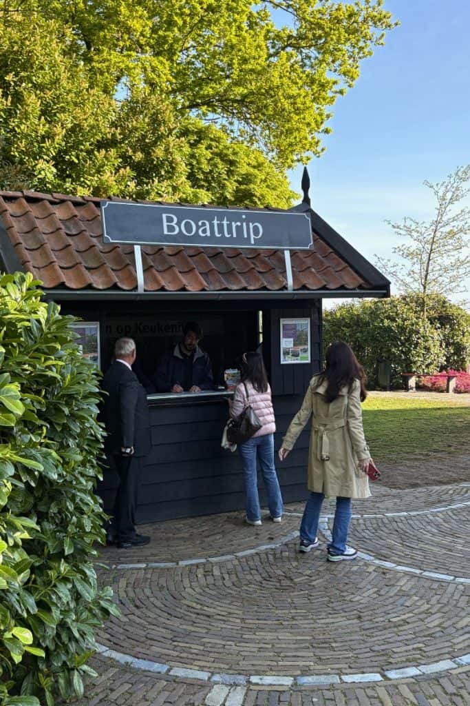 Ticketdesk for boattrips at Keukenhof.