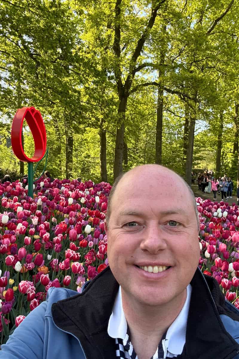 Gerrit in front of tulip display right at the Keukenhof entrance gate.