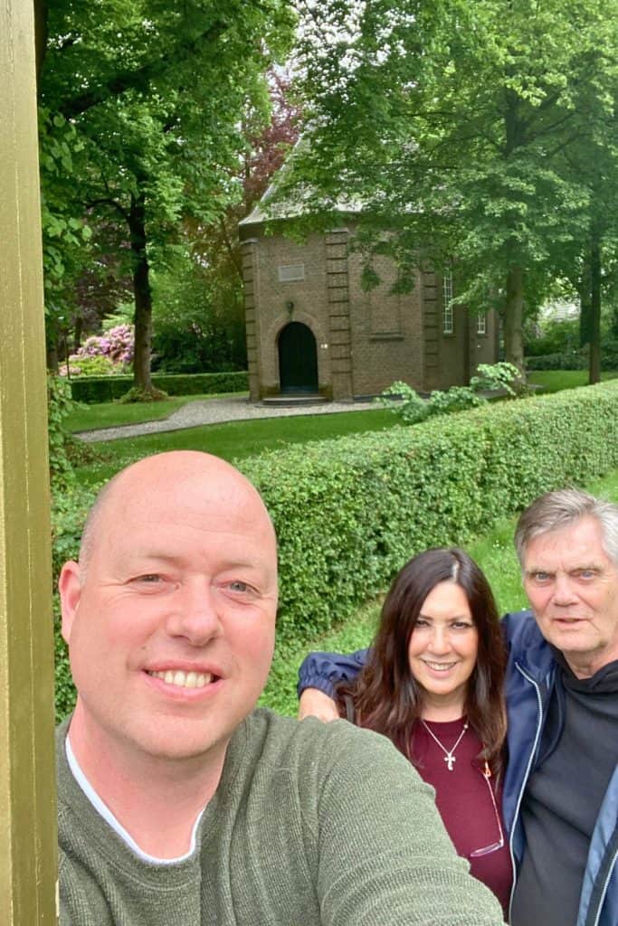 van-gogh-nuenen-church-guests Standing in front of the famous Van Gogh church with two private tour guests.